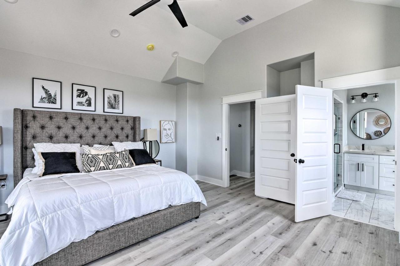 Chic Crystal Beach Escape With Deck - Walk To Beach! Bolivar Peninsula Exterior photo