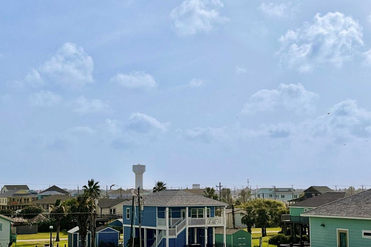 Chic Crystal Beach Escape With Deck - Walk To Beach! Bolivar Peninsula Exterior photo