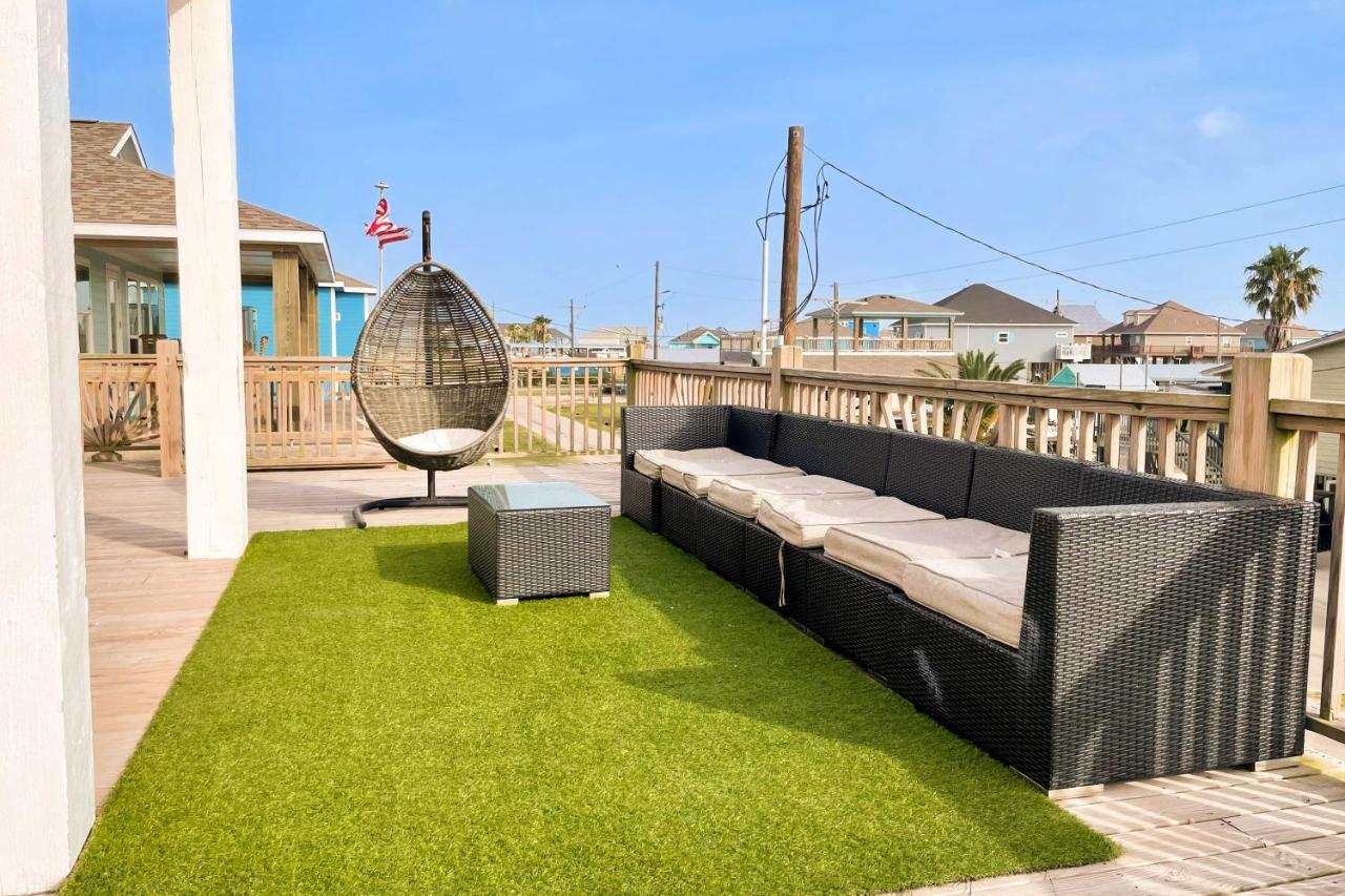 Chic Crystal Beach Escape With Deck - Walk To Beach! Bolivar Peninsula Exterior photo